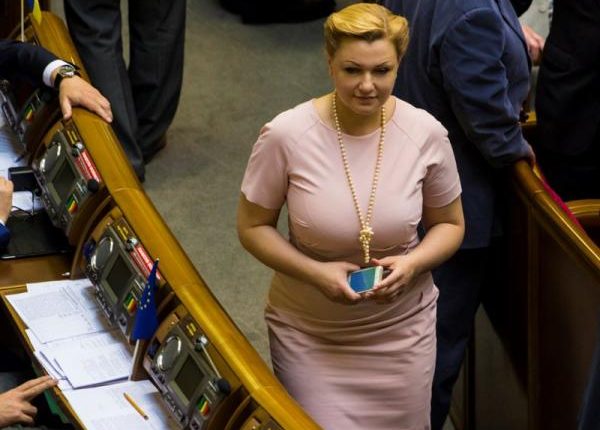 У нардепа из Черновцов в Киеве угнали внедорожник